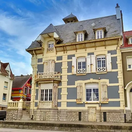 Jolie Petite Maison 別荘 アンブレウーズ