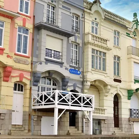 Jolie Petite Maison 別荘 アンブレウーズ